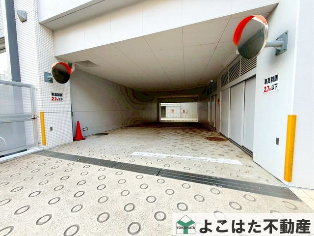 �����s���z�s���̒�8���ڂ̒��Ã}���V�����̒��ԏ�